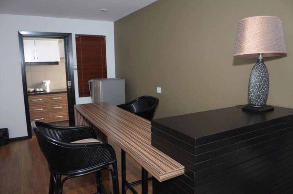 Likas Square Apartment Hotel Kota Kinabalu Extérieur photo
