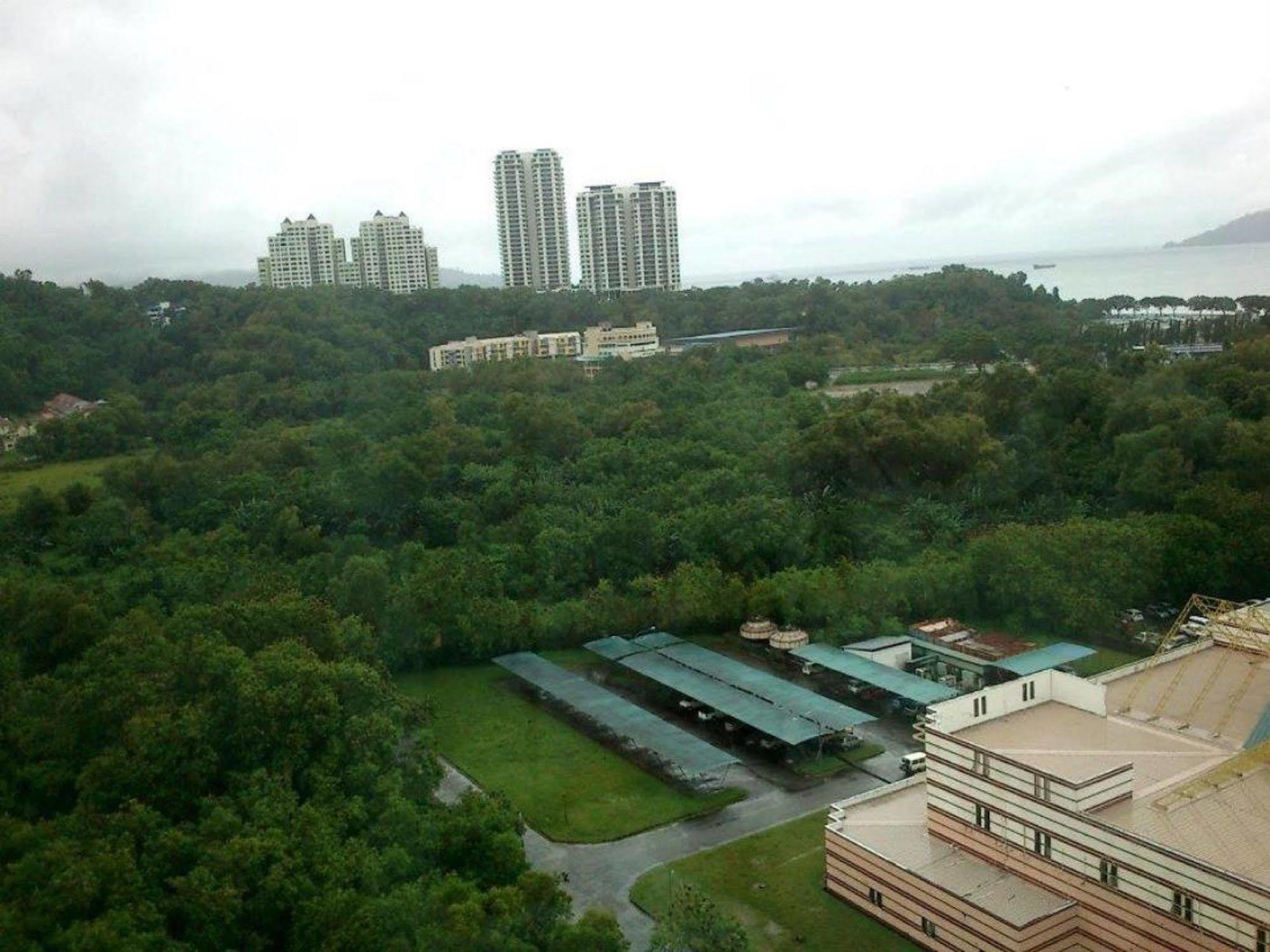 Likas Square Apartment Hotel Kota Kinabalu Extérieur photo