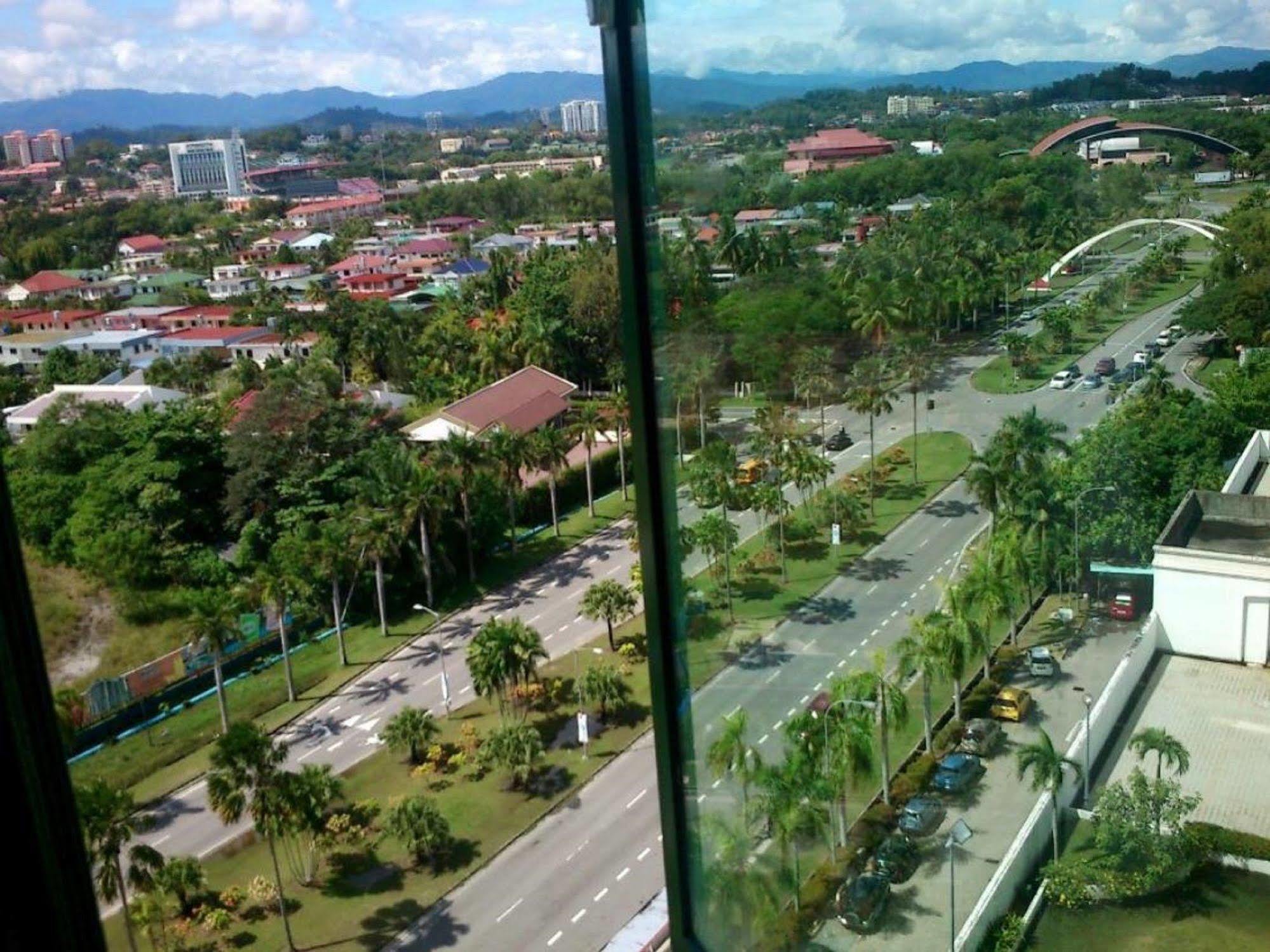 Likas Square Apartment Hotel Kota Kinabalu Extérieur photo