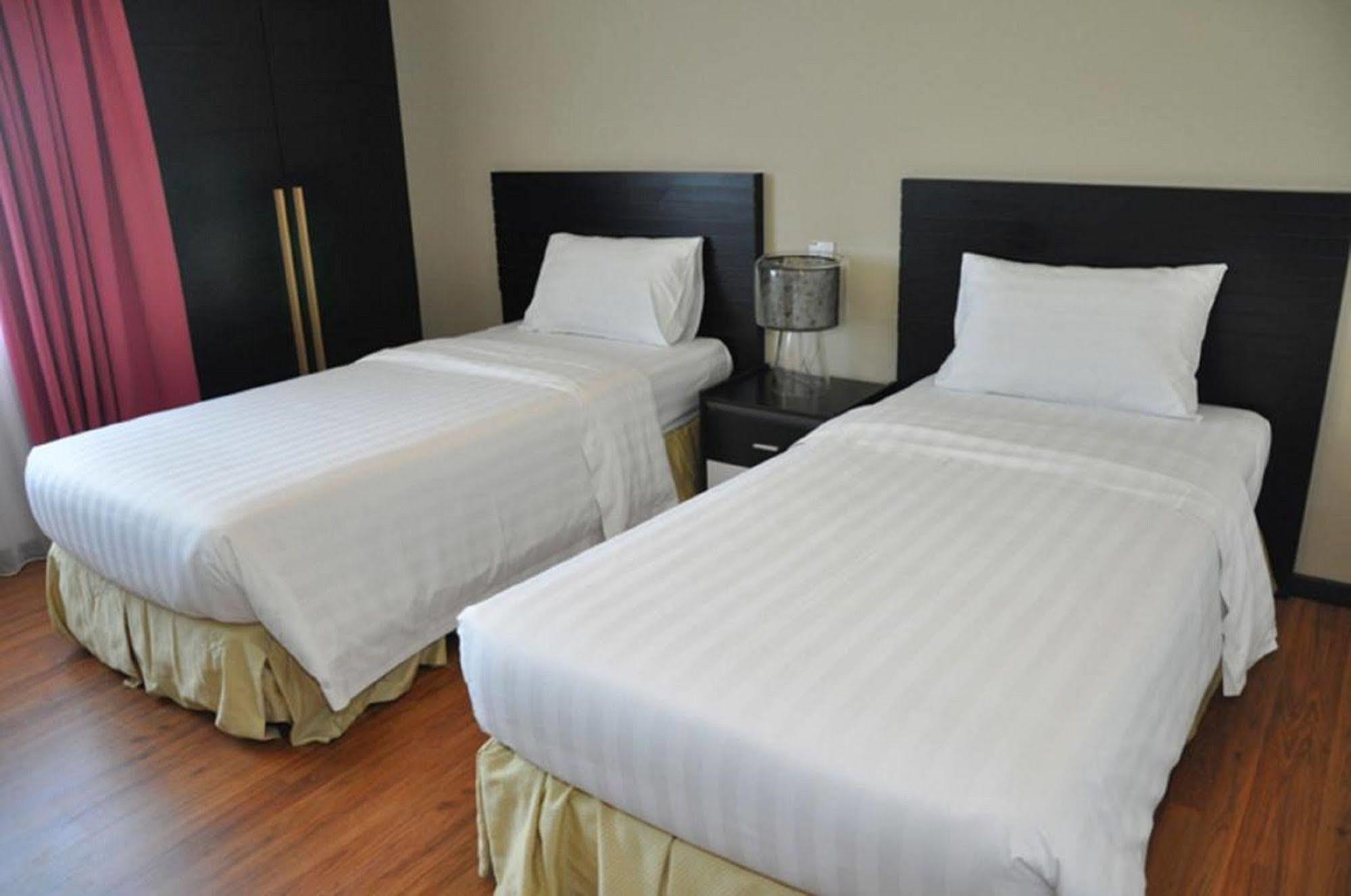Likas Square Apartment Hotel Kota Kinabalu Extérieur photo