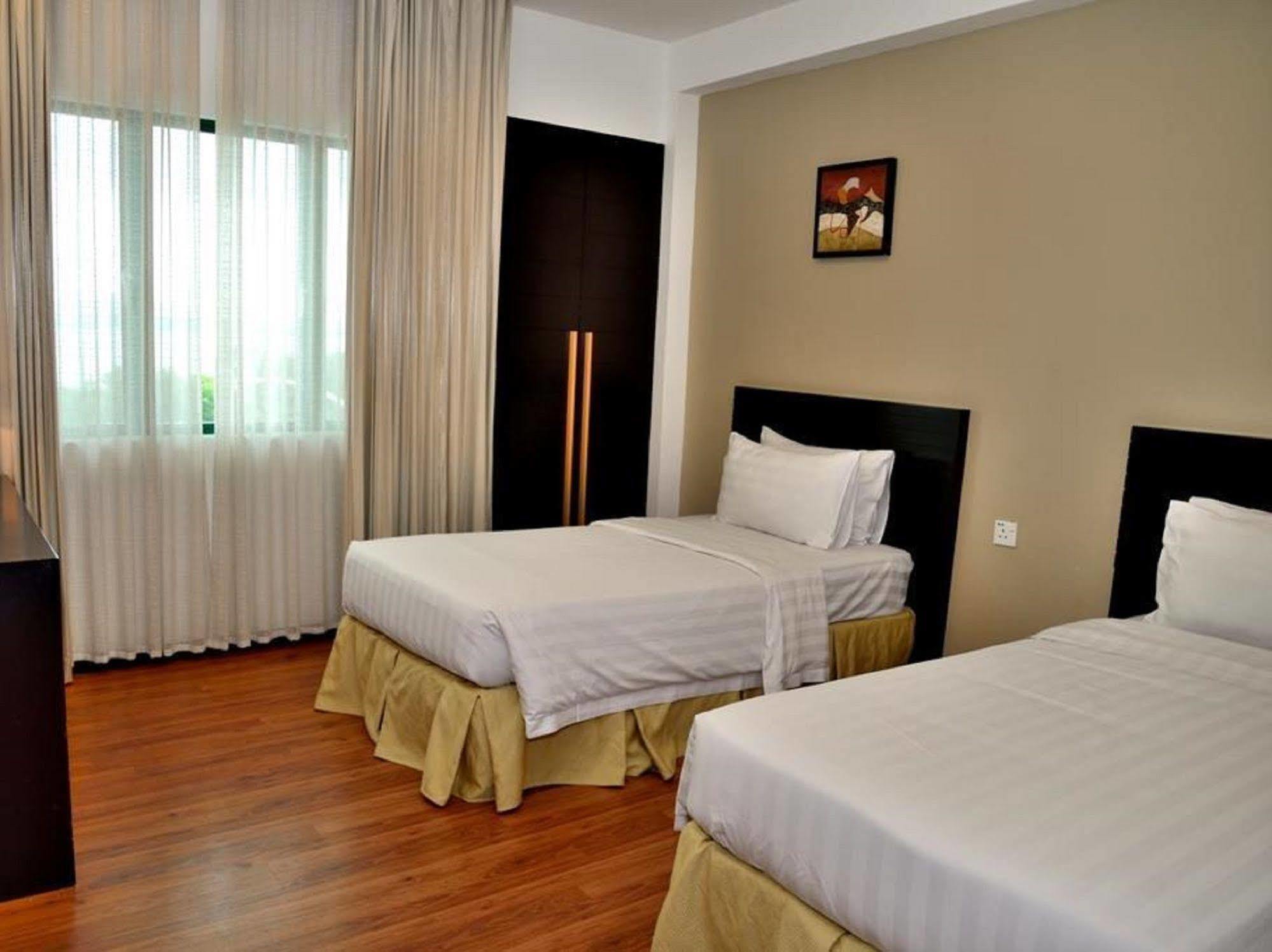 Likas Square Apartment Hotel Kota Kinabalu Extérieur photo