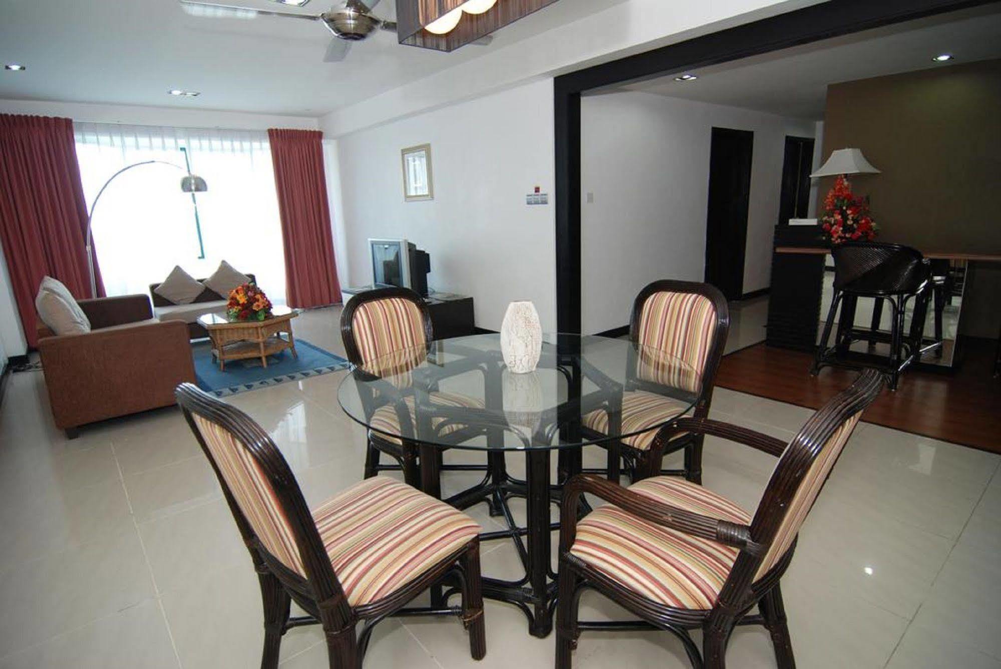 Likas Square Apartment Hotel Kota Kinabalu Extérieur photo
