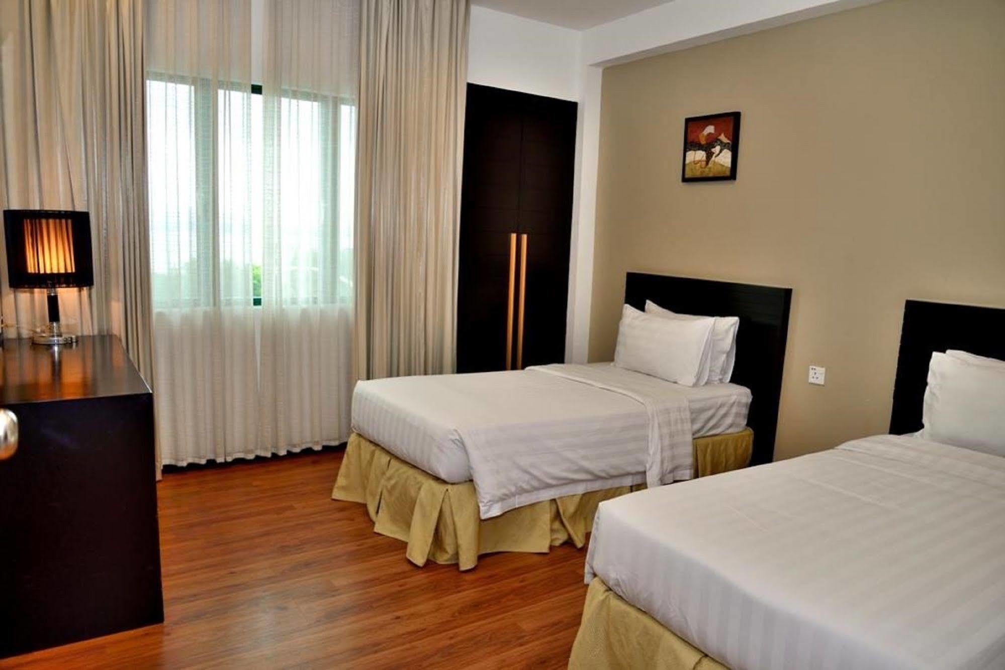 Likas Square Apartment Hotel Kota Kinabalu Extérieur photo